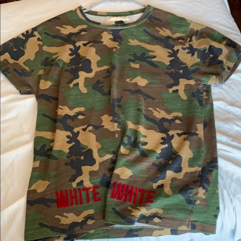 Off-white camouflage tshirt